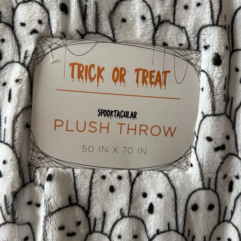 Ghost Blanket Halloween Viral NEW Boo Spooky Plush Haunted Throw Decor - Picture 5 of 5